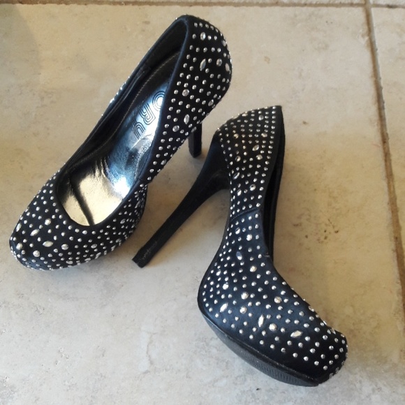 Studded heels - Picture 3 of 5